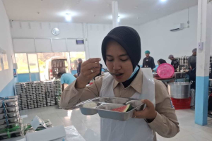Intip Dapur SPPG Polri di Riam Berasap: Pastikan Makanan Siswa Sehat dan Berkualitas