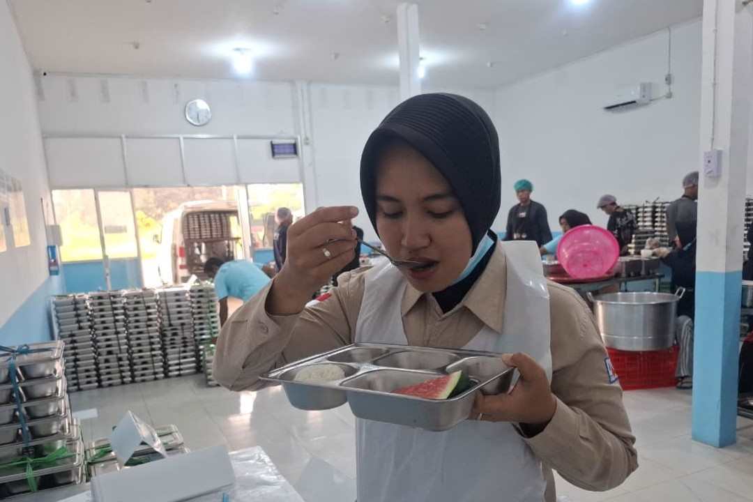 Intip Dapur SPPG Polri di Riam Berasap: Pastikan Makanan Siswa Sehat dan Berkualitas