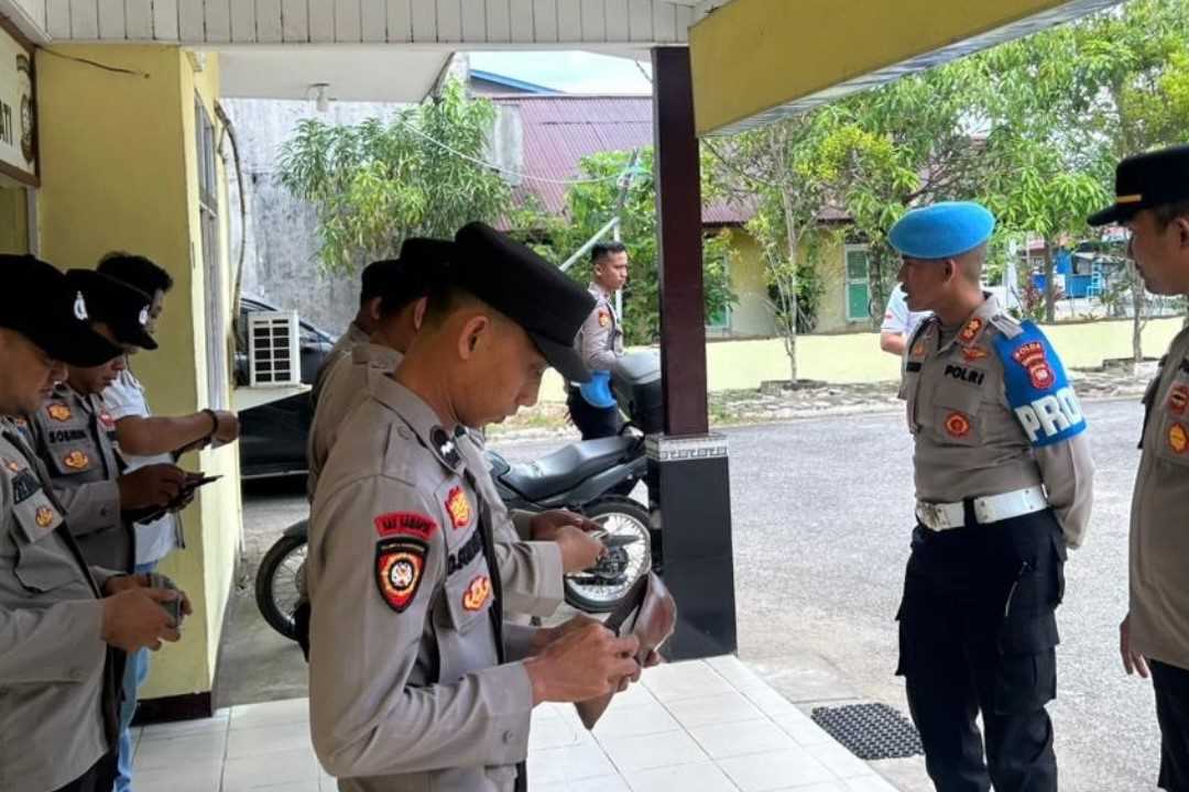 Sidak di Polsek Sukadana, Bid Propam Polda Periksa Kelengkapan Administrasi Hingga Senpi Personil