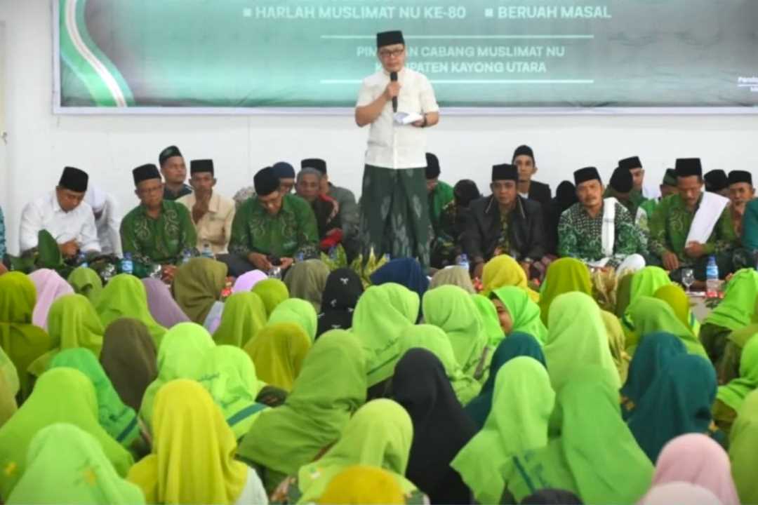 Lantik Pengurus Ranting Muslimat NU, Bupati Romi Wijaya: Ibu-Ibu Muslimat Adalah Tiang Negara